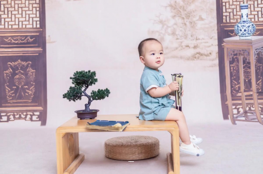天长宝宝边吃奶边挣扎烦躁